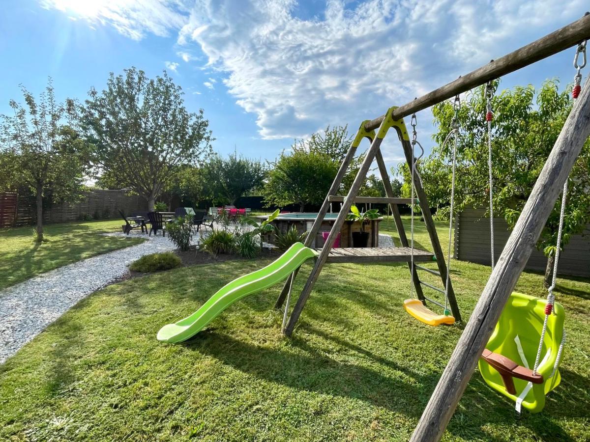 Les Régniers - 1 gîte x4 à 6 et 1 gîte x8 - à réserver ensemble ou séparément Eynesse Exterior foto