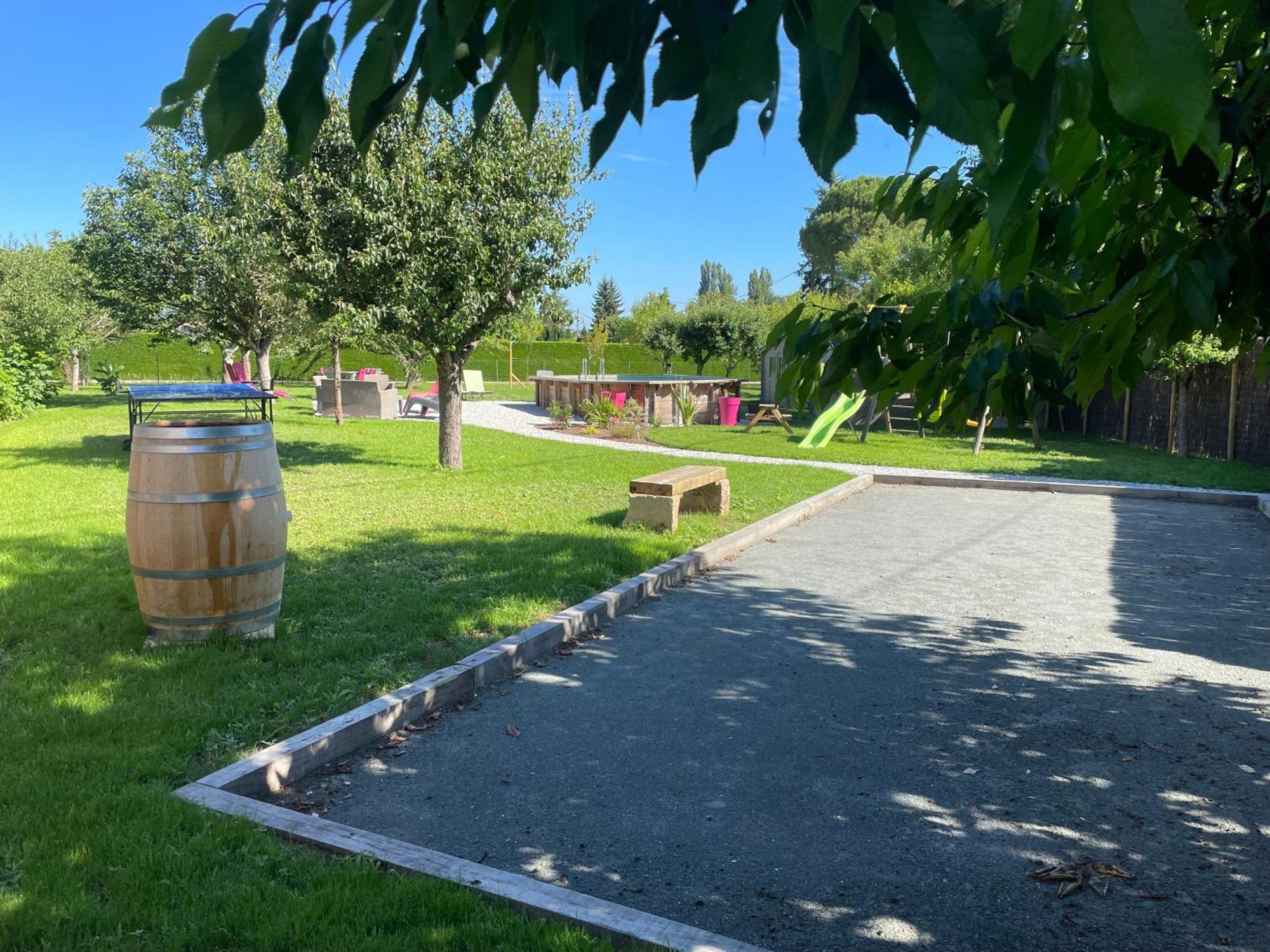 Les Régniers - 1 gîte x4 à 6 et 1 gîte x8 - à réserver ensemble ou séparément Eynesse Exterior foto